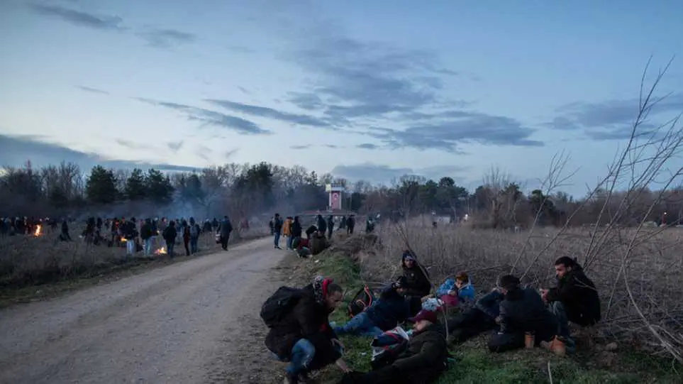 Έβρος: Οι Τούρκοι στήνουν καταυλισμό 10.000 ατόμων στην Αδριανούπολη