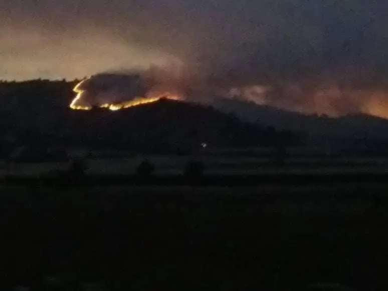 Πυρκαγιά σε χορτολιβαδική έκταση στην περιοχή Γαλάτειας προς Βαρικό