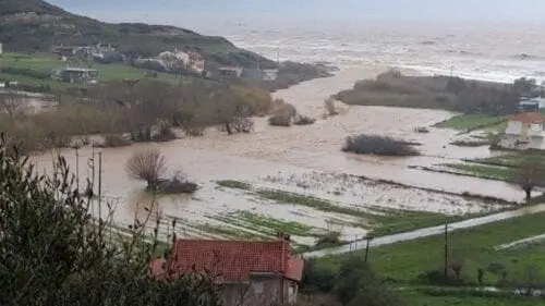 Ο τραγικός απολογισμός από τη θεομηνία που έπληξε την Εύβοια, ανήλθε σε έξι νεκρούς καθώς σύμφωνα με πληροφορίες που μετέδωσε ο ΑΝΤ1, εντοπίστηκε η γυναίκα που είχαν χαθεί τα ίχνη της. Συγκεκριμένα, όπως μετέδωσε ο τηλεοπτικός σταθμός, μία 38χρονη γυναίκα βρέθηκε νεκρή, το απόγευμα της Κυριακής, κοντά στο Μπούρτζι, ανεβάζοντας σε έξι τον αριθμό των θυμάτων της θεομηνίας που έπληξε την Εύβοια.