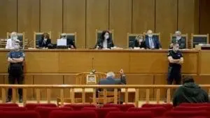 Δίκη Χρυσής Αυγής: Το δικαστήριο ζήτησε από την εισαγγελέα να συμπληρώσει την πρότασή της