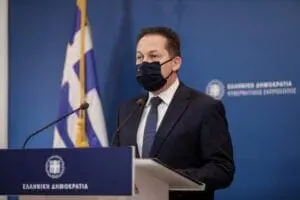 Θα είναι υποχρεωτικός ο εμβολιασμός για τον κορωνοϊό; – Τι είπε ο Στέλιος Πέτσας