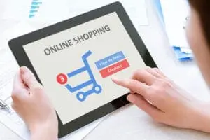 Νέα προγράμματα ΕΣΠΑ για τη δημιουργία e-shop ανακοίνωσε ότι έρχονται ο υφυπουργός Ανάπτυξης Νίκος Παπαθανάσης, μιλώντας στο Open. Συγκεκριμένα, ο κ. Παπαθανάσης δήλωσε ότι τα προγράμματα αυτά θα αφορούν τη δημιουργία e-shop για πολύ μικρές, μικρές και μεσαίες επιχειρήσεις. Κι έρχεται νέο πρόγραμμα με μεγαλύτερες ενισχύσεις. Θα λάβουν χρήματα για τη δημιουργία ηλεκτρονικού καταστήματος» είπε ο υφυπουργός ενώ τόνισε ότι η επιχορήγηση θα φτάνει έως τις 30.000 ευρώ. O υφυπουργός σημείωσε επίσης ότι έρχεται επιστρεπτέα προκαταβολή 6, ενώ ετοιμάζεται και νέο πρόγραμμα για την εστίαση από το νέο έτος. Αναφορικά με το άνοιγμα της οικονομίας και την πορεία της πανδημίας του κορονοϊού ο κ. Παπαθανάσης ανέφερε: «Συζητάμε τι θα ανοίξει και τι επίπτωση θα έχει στη διασπορά του ιού. Αν δεν προτείνουν οι επιστήμονες, δεν θα λάβει απόφαση η κυβέρνηση. Το υπουργείο έχει τα μέτρα πώς και με τι μέτρα θα ανοίξει το καθετί. Αλλά πρώτα πρέπει να δώσει το πράσινο φως η επιτροπή». Ο κ.Παπαθανάσης επανέλαβε τη θέση της κυβέρνησης πως ο τουρισμός δεν ευθύνεται για την αύξηση των κρουσμάτων ενώ προανήγγειλε νέα προγράμματα ενίσχυσης για τον τομέα της εστίασης από το νέο έτος.