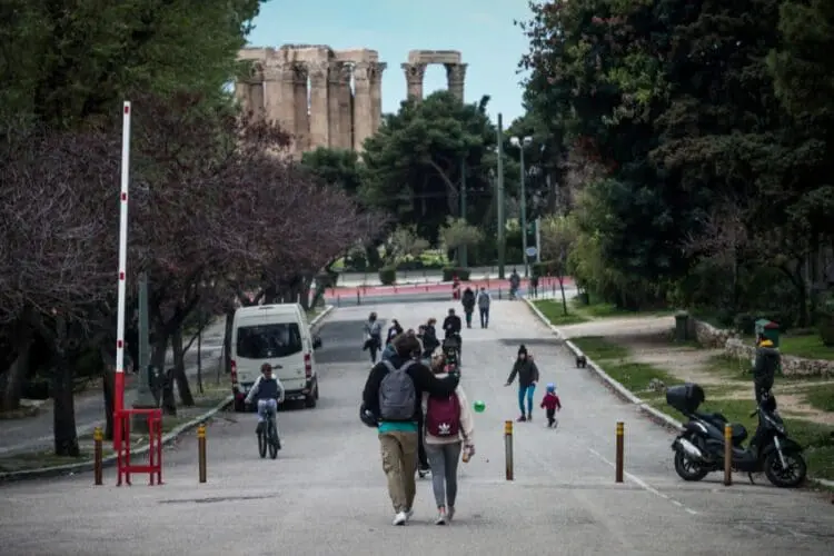 «Τα μέτρα που πήραμε ήταν λάθος, ο έλεγχος της πανδημίας χάθηκε»