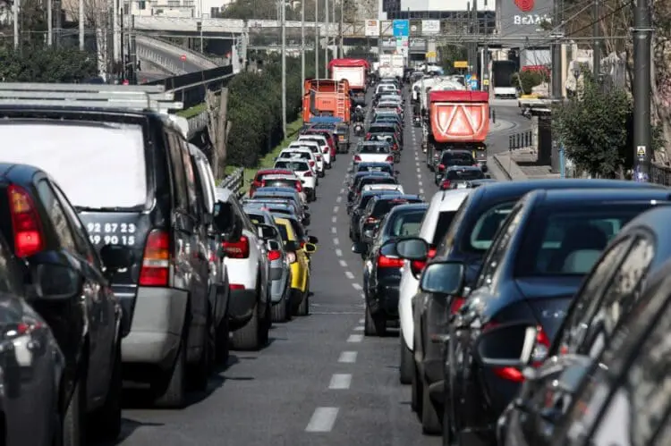 Μετακίνηση από Δήμο σε Δήμο: Στο τραπέζι αλλαγή στους κωδικούς SMS 13033