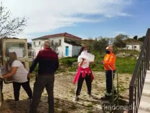 Παράδοση ανθρωπιστικής βοήθειας από την Πτολεμαΐδα στους σεισμοπαθείς του Γριζάνου