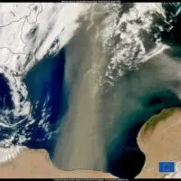 Σύννεφο σκόνης 800 χιλιομέτρων από την Αφρική «καταπίνει» Ελλάδα και Βαλκάνια