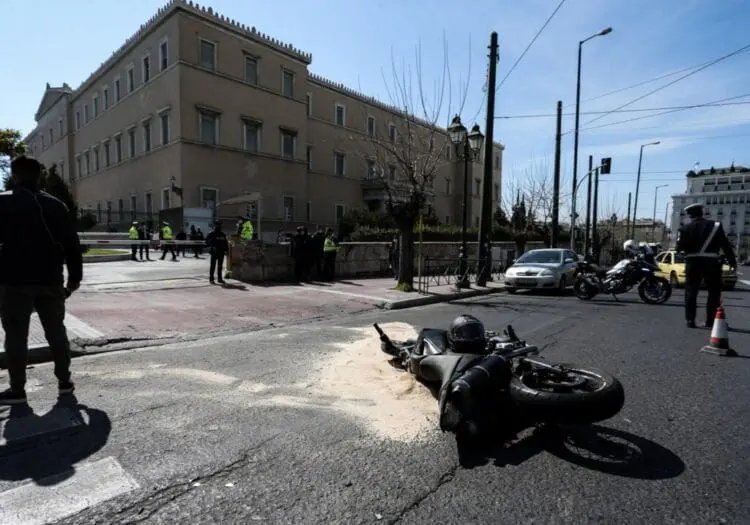Τροχαίο στη Βουλή: «Μίλησαν» οι κάμερες -Το όχημα ασφαλείας Μπακογιάννη πέρασε με κόκκινο