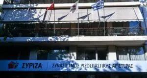 Η Κουμουνδούρου επικαλείται το δημοσίευμα που αναφέρει ότι η Γενική Συνέλευση της εταιρείας ετοιμάζεται την Παρασκευή να εγκρίνει αυξήσεις σε μισθούς που θα αγγίζουν τα 350000 τον χρόνο για τα γαλάζια golden boys. «Όλα τα μεγαλοστελέχη της εταιρείας πέραν των bonus των αυξήσεων από 30% έως 50% επί των ετήσιων μεικτών αποδοχών τους θα έχουν τη δυνατότητα της προσαύξησης επί του ποσού του πρώτου bonus έως 50%! Στα παραπάνω βέβαια δεν λαμβάνονται υπ' όψιν τα υπόλοιπα "δωράκια", όπως αμοιβές για συμμετοχές σε συμβούλια και επιτροπές, υπερπολυτελή αυτοκίνητα και προγράμματα ιδιωτικής ασφάλισης» σημειώνει ο ΣΥΡΙΖΑ. Και θυμίζει πως στελέχη δίνουν αυξήσεις στους εαυτούς τους, «όταν εδώ και δύο χρόνια η ΔΕΗ έχει πλήρως απαξιωθεί, με φουσκωμένους λογαριασμούς, κύμα αποχωρήσεων πελατών και ανελέητο κυνηγητό φτωχών νοικοκυριών από εισπρακτικά δικηγορικά γραφεία».