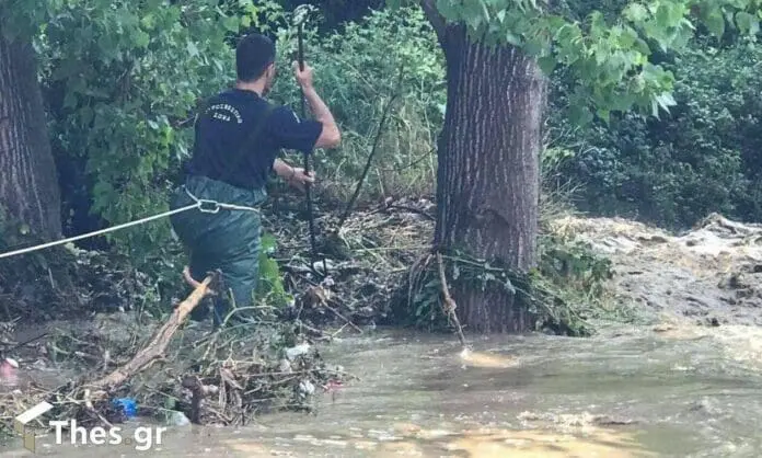 Κακοκαιρία Θεσσαλονίκη: Έρευνες για αγνοούμενο – Παρασύρθηκε το Ι.Χ. του από χείμαρρο