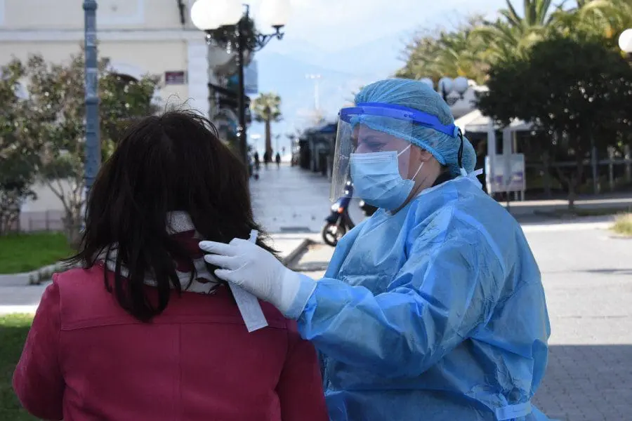 Άνοιγμα σχολείων: Δύο τεστ και από... την τσέπη τους για εκπαιδευτικούς και φοιτητές που είναι ανεμβολίαστοι