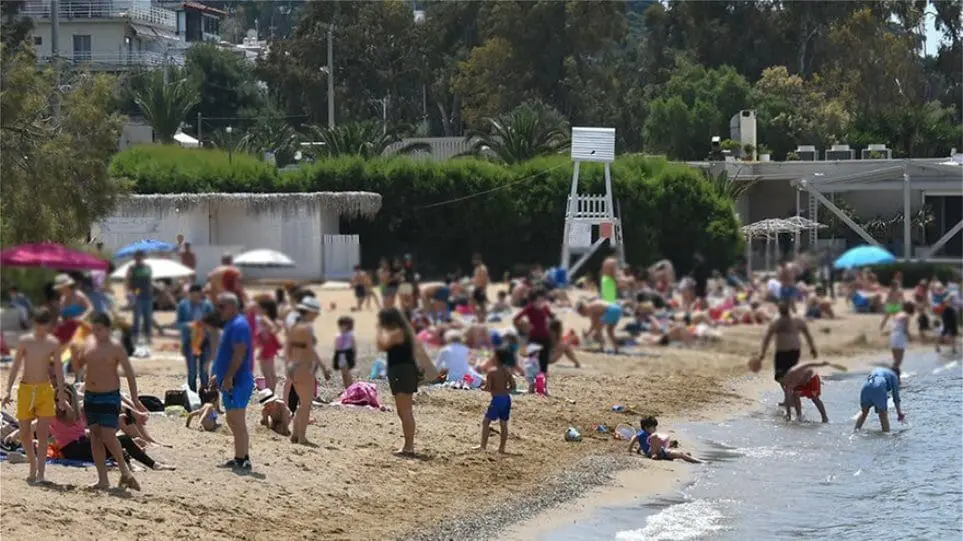 Μια εφαρμογή αφαιρεί αυτόματα όλους τους ανθρώπους από τις παραλίες