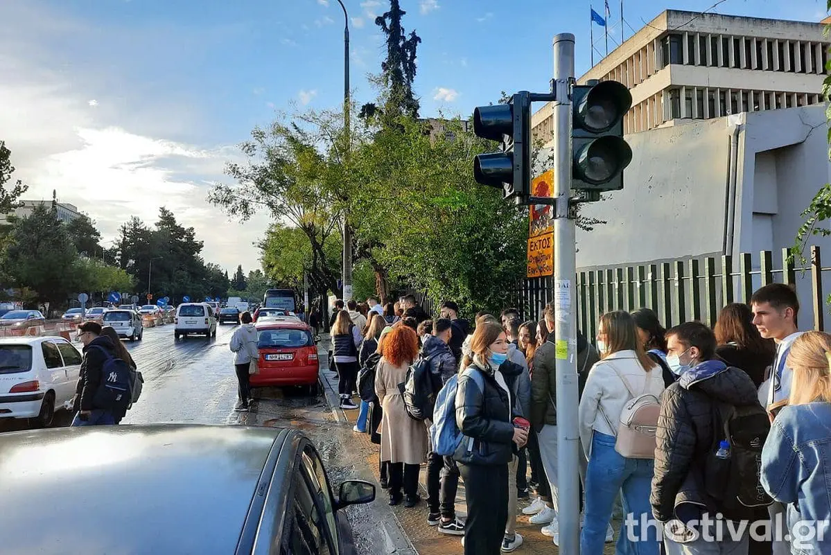 Έλληνες γιατροί παίρνουν μίζες για μαϊμού εμβόλια, αλλά κάνουν τα κανονικά σε αντιεμβολιαστές!