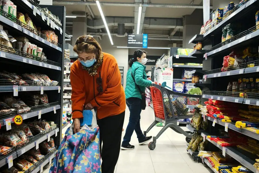 Έρχεται νέα άρση μέτρων: Τι θα αλλάξει σε σούπερ μάρκετ, καταστήματα, κινηματογράφους, θέατρα