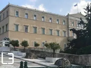 Βουλή: Εφτασε με αγροτικό στον Αγνωστο Στρατιώτη και απειλούσε να ανατιναχτεί (ΒΙΝΤΕΟ)