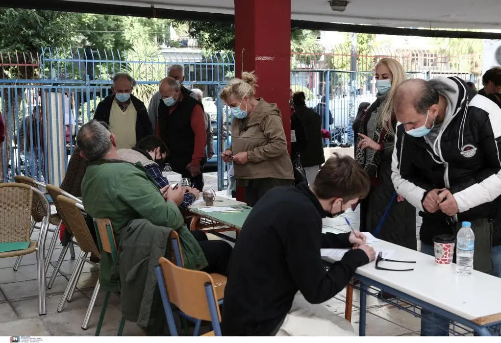 Εκλογές ΚΙΝΑΛ: Παράταση ζήτησε ο Παπανδρέου-Πάνω από 160.000 πολίτες στις κάλπες