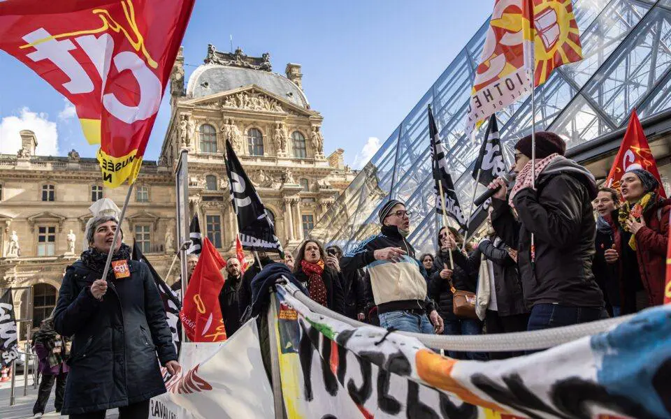 ΚΑΜΙΑ ΣΥΜΠΑΡΑΣΤΑΣΗ ΤΩΝ ΕΥΡΩΠΑΙΚΩΝ ΣΥΝΔΙΚΑΤΩΝ ΣΤΟΥΣ ΓΑΛΛΟΥΣ ΑΠΕΡΓΟΥΣ (ΤΟΥ ΜΙΧΑΛΗ ΡΑΜΠΙΔΗ)