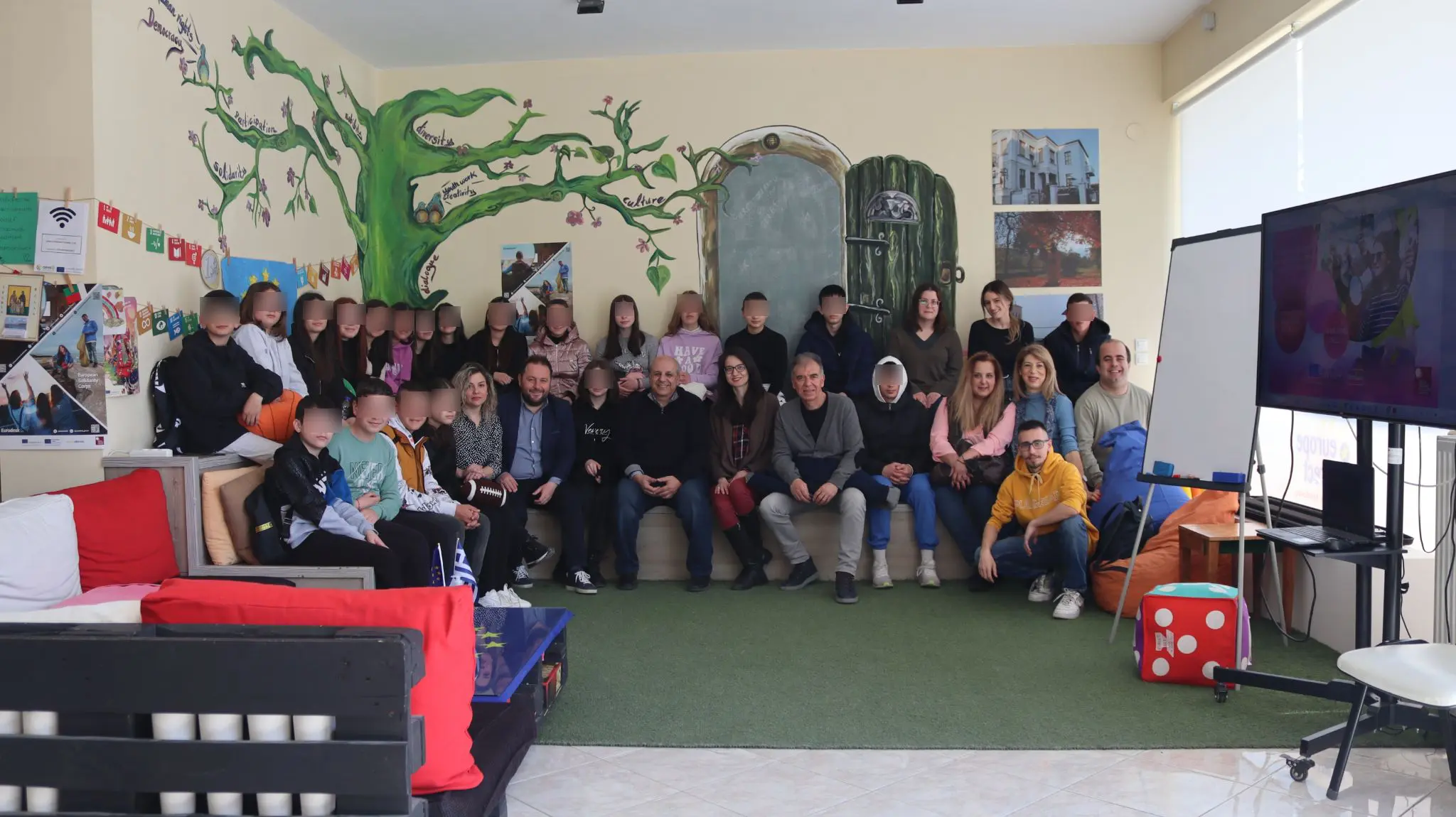 Eordaialive.com - Τα Νέα της Πτολεμαΐδας, Εορδαίας, Κοζάνης Εκπαιδευτική επίσκεψη των μαθητών/τριών του Γυμνασίου Κλεινών στο Europe Direct Δυτικής Μακεδονίας.