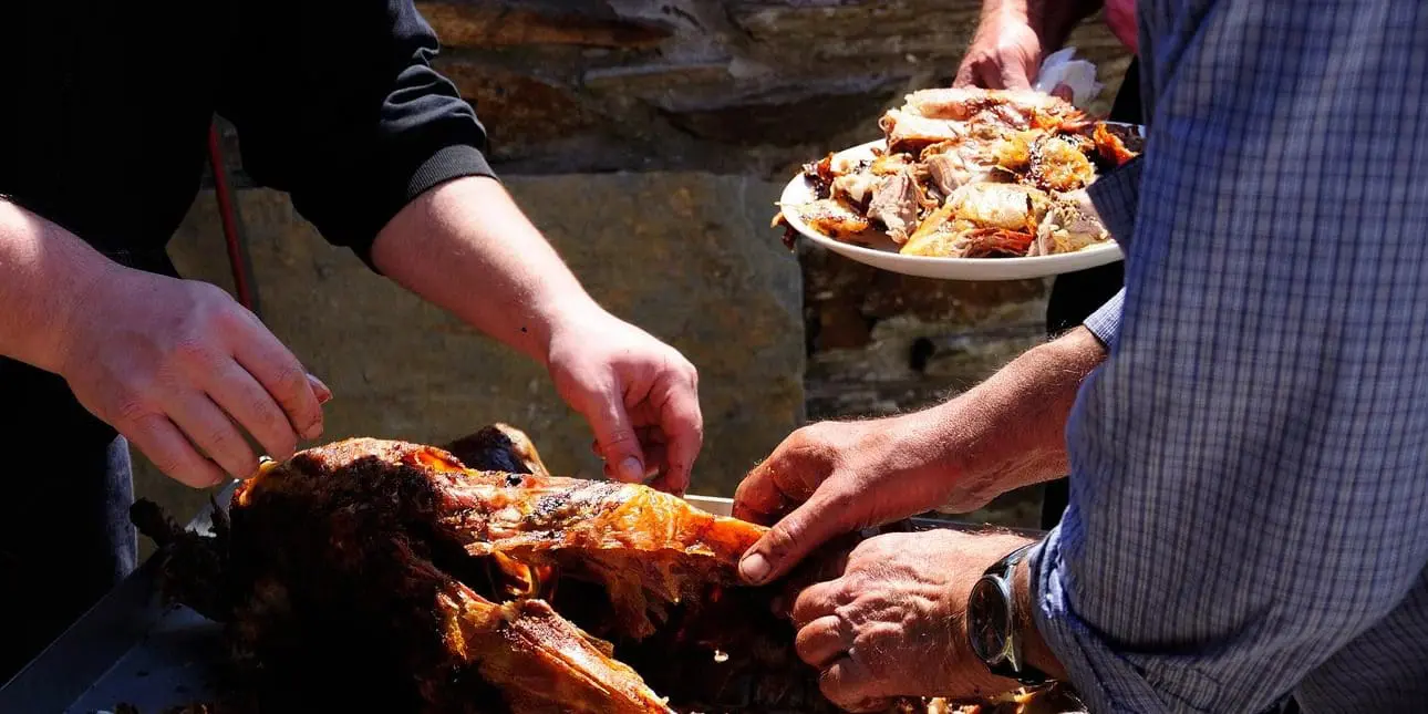 Στο νοσοκομείο από το πολύ φαγοπότι μετά το πασχαλινό τραπέζι - Πάνω από δέκα άτομα στο νοσοκομείο της Λάρισας