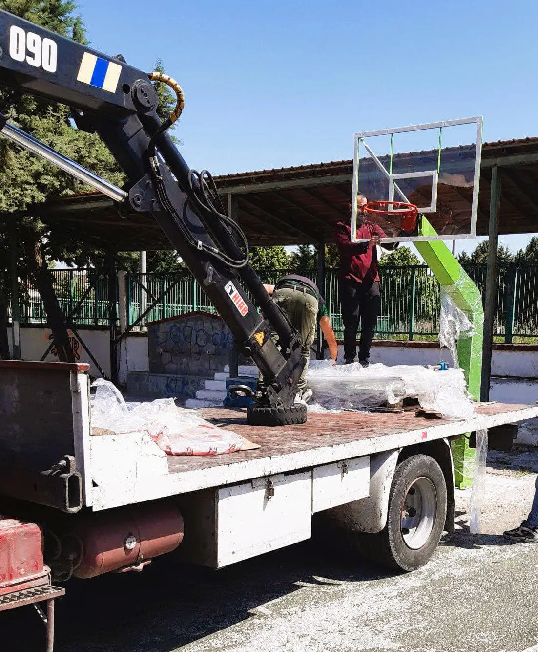 Προμήθεια και τοποθέτηση αθλητικού εξοπλισμού (Μπασκέτες), σε υπαίθριους αθλητικούς χώρους Σχολείων του Δήμου Εορδαίας.