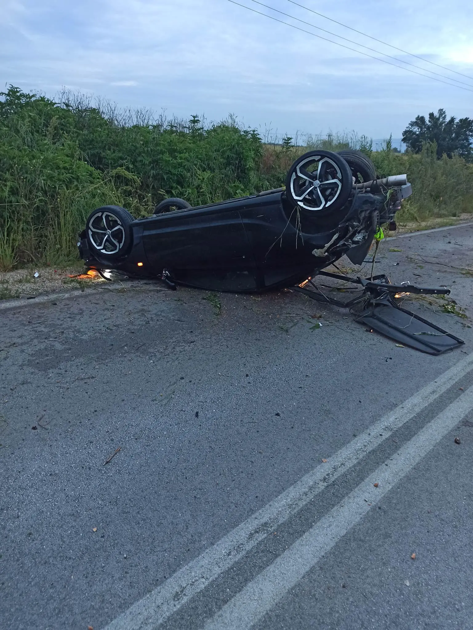 Εκτροπή και ανατροπή αυτοκινήτου στην Πτολεμαΐδα (φωτογραφίες)