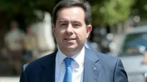 Όλο το παρασκήνιο της παραίτησης Μηταράκη: Ήταν σε διακοπές στην Πάτμο ενώ καιγόταν η Ελλάδα