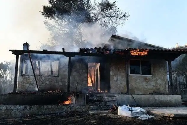 Όταν καίγεται το σπίτι σου