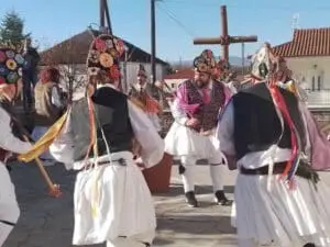 Πτολεμαΐδα: Ξεχύθηκαν στους δρόμους οι “Μωμόγεροι” και θα ξεσηκώσουν τον κόσμο μέχρι τα Θεοφάνια (video)