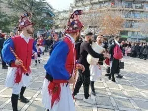 Πτολεμαΐδα: Μωμόγεροι και Κοτσαμάνια έκλεψαν την παράσταση! (βίντεο - φωτο)