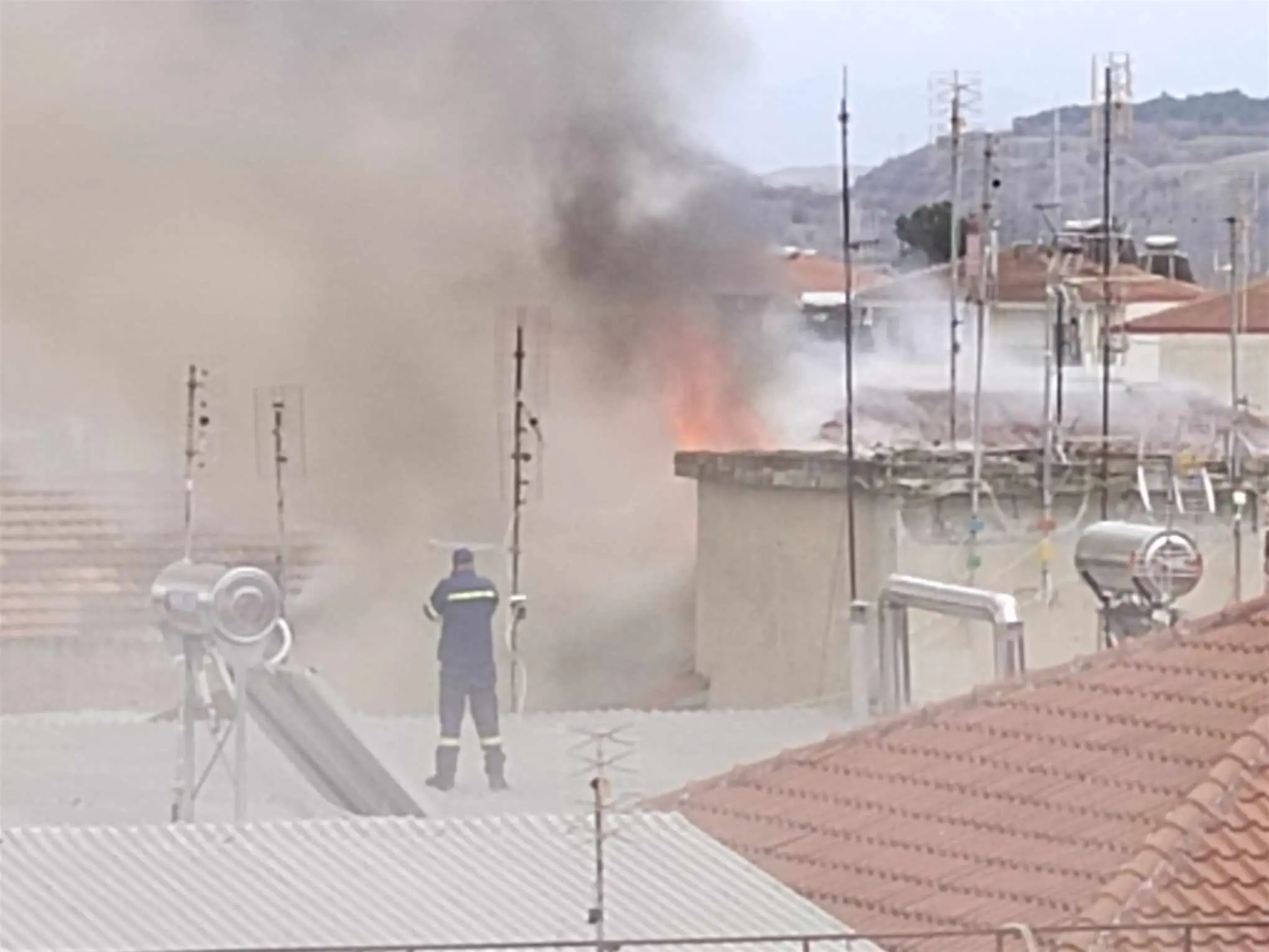 Φωτιά στο κέντρο της Πτολεμαΐδας (Βίντεο & Φωτογραφίες)