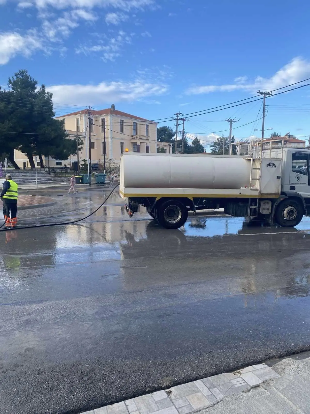 Πλύσεις και απολυμάνσεις των κεντρικών δρόμων του Αμυνταίου