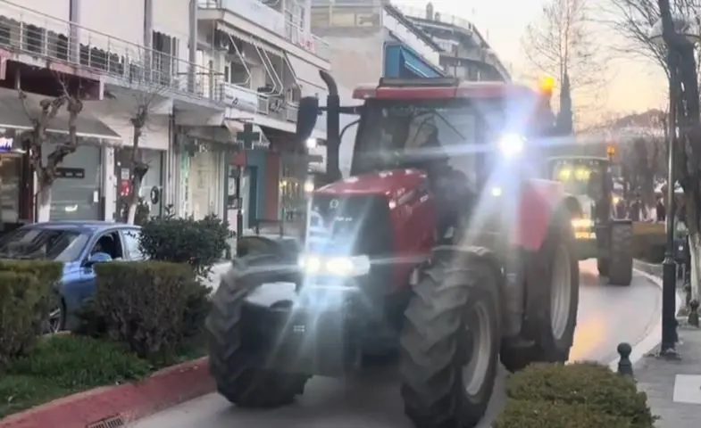 Το Συλλαλητήριο των αγροτών - Με τα τρακτέρ τους γέμισαν την Κεντρική πλατεία Πτολεμαΐδας - (βίντεο-φωτο)