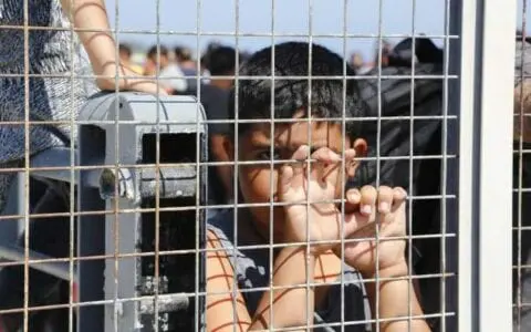 Eordaialive.com - Τα Νέα της Πτολεμαΐδας, Εορδαίας, Κοζάνης Στους 8.000 οι εγκλωβισμένοι πρόσφυγες και μετανάστες στα νησιά