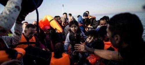 «Βουλιάζει» το Β. Αιγαίο από τους πρόσφυγες και τους μετανάστες -8.509 εγκλωβισμένοι - Eordaialive.com