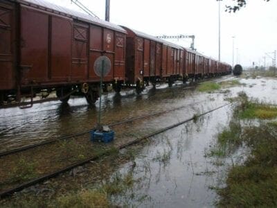 Εκτός ελέγχου η κατάσταση με τους μετανάστες στον σιδηροδρομικό σταθμό Διαλογής στη Θεσσαλονίκη - Eordaialive.com