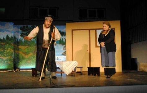 theatro_ti_trihas_to_gefyrin_ego_os_hoyliaras
