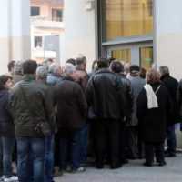 Ουρές στα ΑΤΜ για τις συντάξεις - Eordaialive.com