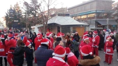 Eordaialive.com - Τα Νέα της Πτολεμαΐδας, Εορδαίας, Κοζάνης eordaialive.gr: Γέμισε Άι Βασίληδες η κεντρική Πλατεία ! 3ο ''Santa Claus Run στην Πτολεμαΐδα ! (βίντεο)