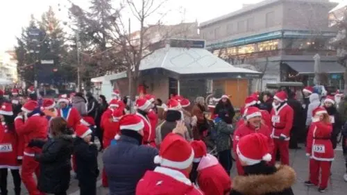 Eordaialive.com - Τα Νέα της Πτολεμαΐδας, Εορδαίας, Κοζάνης eordaialive.gr: Γέμισε Άι Βασίληδες η κεντρική Πλατεία ! 3ο ''Santa Claus Run στην Πτολεμαΐδα ! (βίντεο)