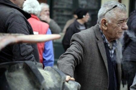 Οι απαιτήσεις του ΔΝΤ «φωτογραφίζουν» μείωση 20% στις κύριες συντάξεις - Eordaialive.com