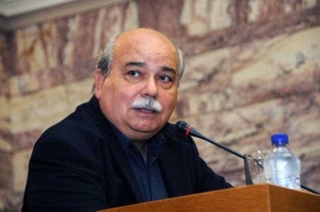 Βούτσης: Κάποιοι θέλουν να συντριβεί η Ελλάδα ανάμεσα σε ελέφαντες - Eordaialive.com