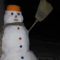 Eordaialive.com - Τα Νέα της Πτολεμαΐδας, Εορδαίας, Κοζάνης eordaialive.gr: Χιονάνθρωπος με ύψος...Μπασκετμπολίστα! (φωτογραφίες)