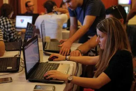 Eordaialive.com - Τα Νέα της Πτολεμαΐδας, Εορδαίας, Κοζάνης Μέχρι τέσσερις ώρες στον υπολογιστή οι έφηβοι