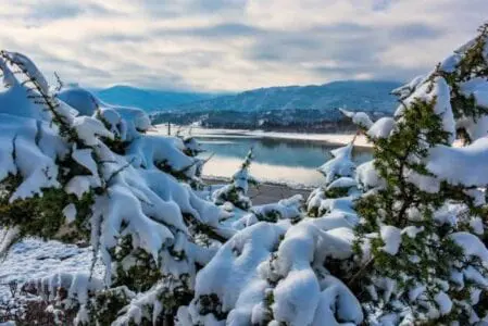 Eordaialive.com - Τα Νέα της Πτολεμαΐδας, Εορδαίας, Κοζάνης Η καταπληκτική φωτο της χιονισμένης Λίμνης Πλαστήρα που έγινε viral