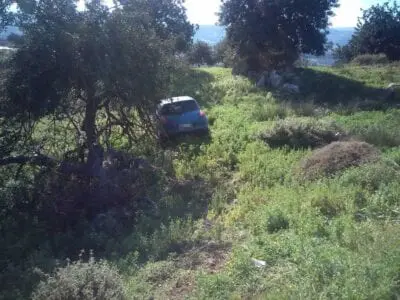 Eordaialive.com - Τα Νέα της Πτολεμαΐδας, Εορδαίας, Κοζάνης eordaialive.gr: Αυτοκίνητο έφυγε από το δρόμο και βρέθηκε στα χωράφια !