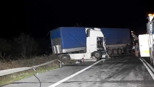 Eordaialive.com - Τα Νέα της Πτολεμαΐδας, Εορδαίας, Κοζάνης Νταλίκα έπεσε σε γκρεμό στην Εγνατία – Νεκρός ο οδηγός