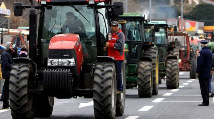 Γρεβενά: «Ζεσταίνουν» τα τρακτέρ τους οι αγρότες