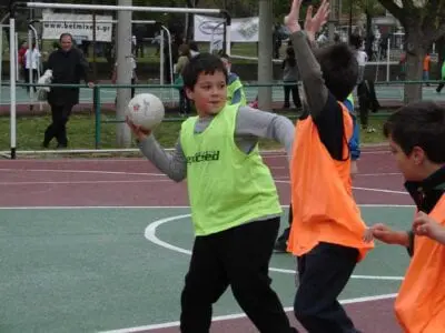 Eordaialive.com - Τα Νέα της Πτολεμαΐδας, Εορδαίας, Κοζάνης Κοζάνη: Hμερίδα ''Αγώνων ΑθλοΠΑΙΔΕΙΑΣ'' για μαθητές/τριες Δημοτικών σχολείων στο άθλημα της χειροσφαίρισης