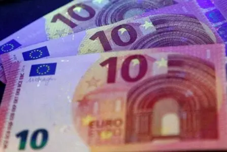 Πριν από τα Χριστούγεννα το βοήθημα των 250 ευρώ - Ποιους αφορά και πώς θα καταβληθεί
