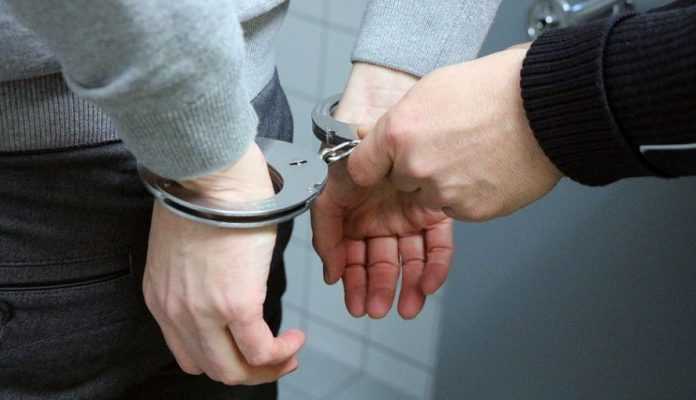 Σύλληψη 38χρονου αλλοδαπού στην Κρυσταλλοπηγή Φλώρινας για μεταφορά μη νόμιμου μετανάστη - Eordaialive.com