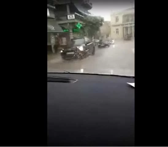 Eordaialive.com - Τα Νέα της Πτολεμαΐδας, Εορδαίας, Κοζάνης Kοζάνη: Βίντεο μέσα από αυτοκίνητο στην καταιγίδα- Τελάρο…πλέει στην Π. Μελά και δεκάδες κόσμου στριμωγμένοι στο δημαρχείο!